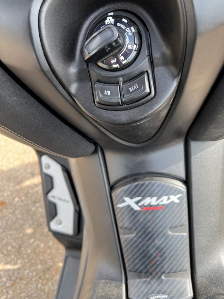 Yamaha XMAX 300 Tech MAX scooter