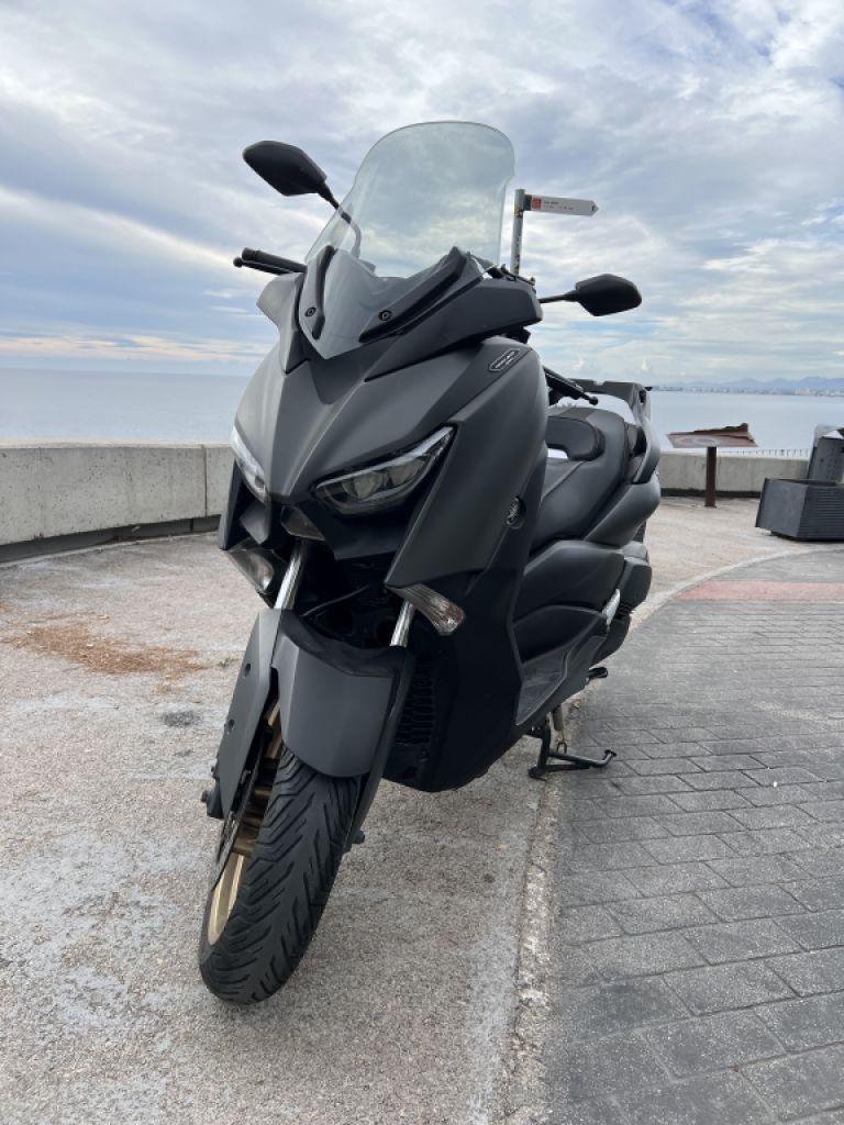 Yamaha XMAX 300 Tech MAX scooter