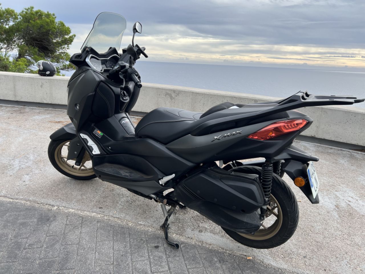 Yamaha XMAX 300 Tech MAX scooter