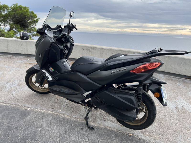 Yamaha XMAX 300 Tech MAX scooter