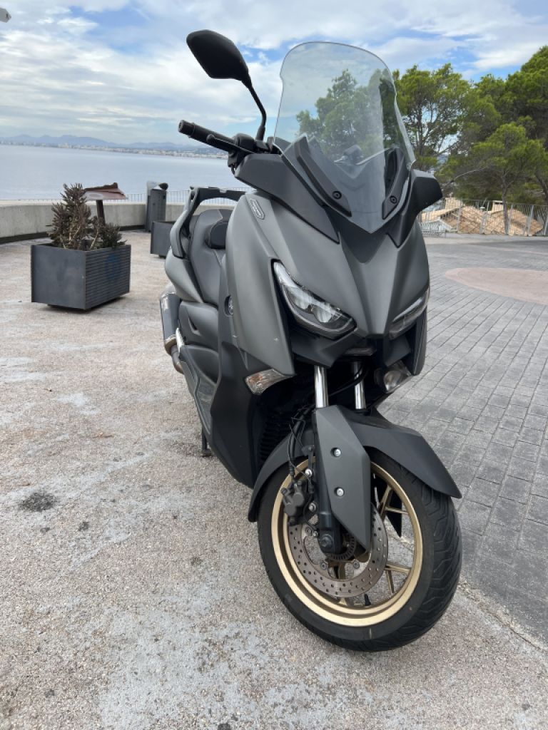 Yamaha XMAX 300 Tech MAX scooter