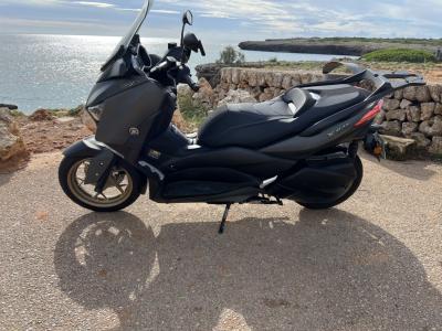 Yamaha XMAX 300 Tech MAX scooter
