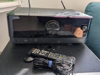 Yamaha RX-V4A AV receptor – Excelente estado, 8K & MusicCast – 380 € negociable (solo recogida)