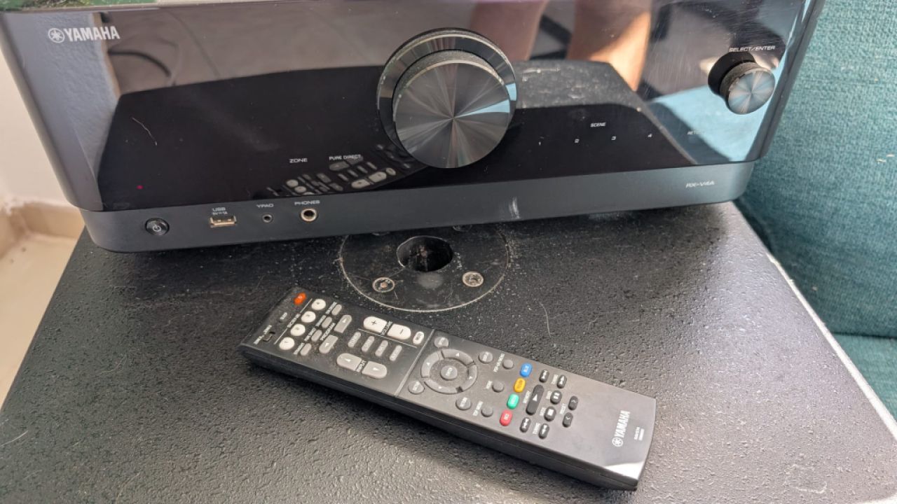 Yamaha RX-V4A AV receptor – Excelente estado, 8K & MusicCast – 380 € negociable (solo recogida)