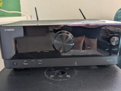 Yamaha RX-V4A AV receptor – Excelente estado, 8K & MusicCast – 380 € negociable (solo recogida)