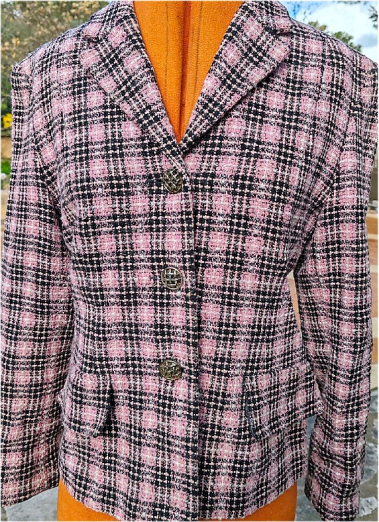 Blazer corto femenino atemporal y elegante de Amalfi