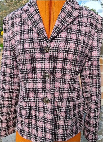 Blazer corto femenino atemporal y elegante de Amalfi