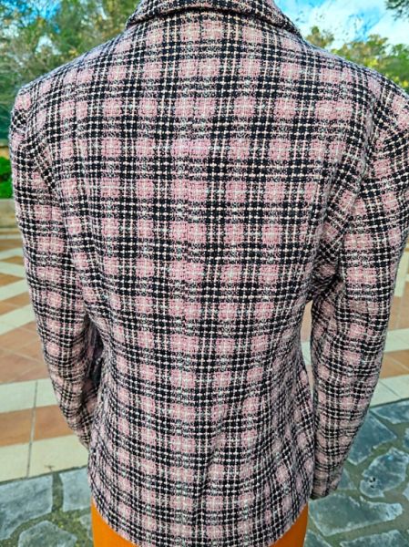 Blazer corto femenino atemporal y elegante de Amalfi