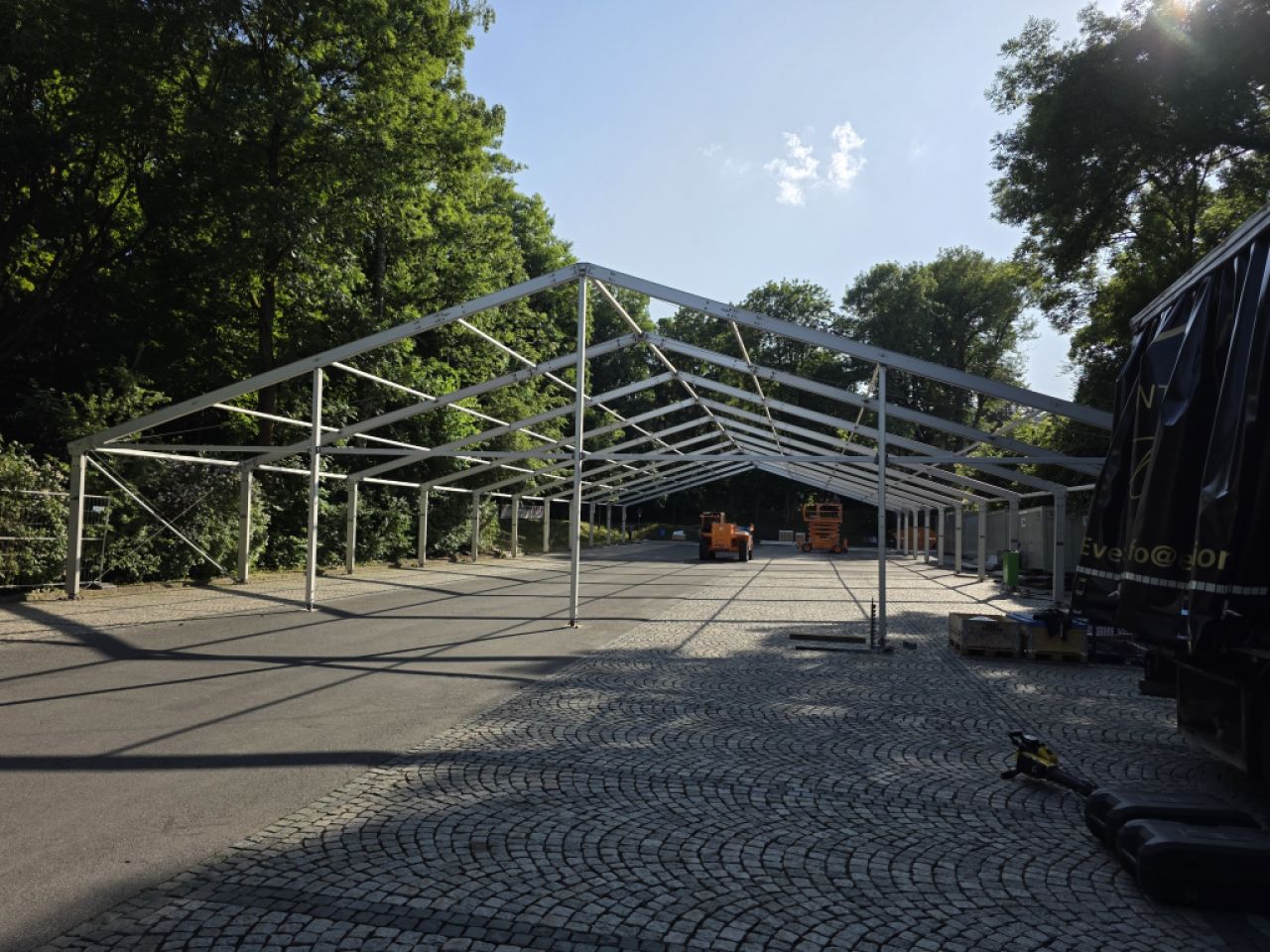 Tent rental, Event management