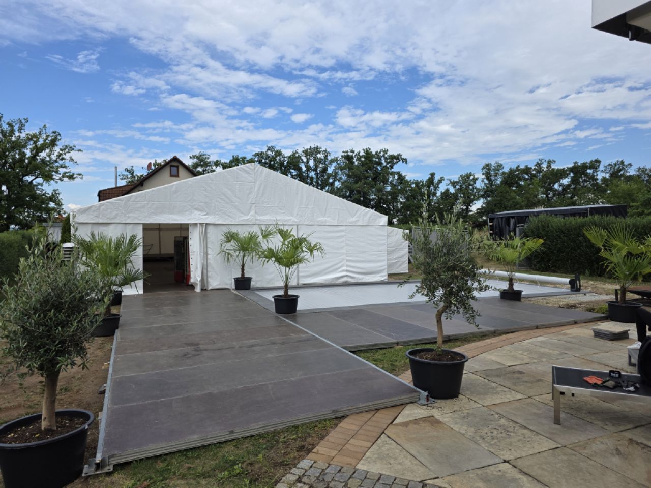 Tent rental, Event management