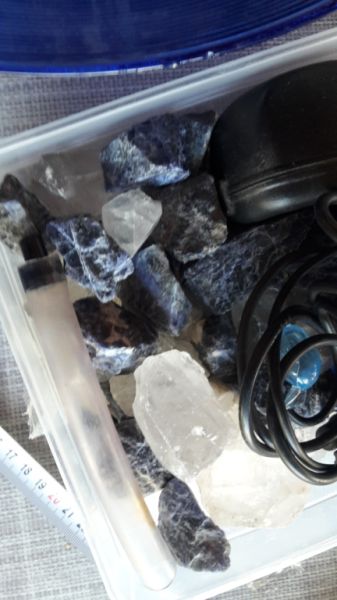 Zimmerbrunnen mit Sodalith und Bergkristall