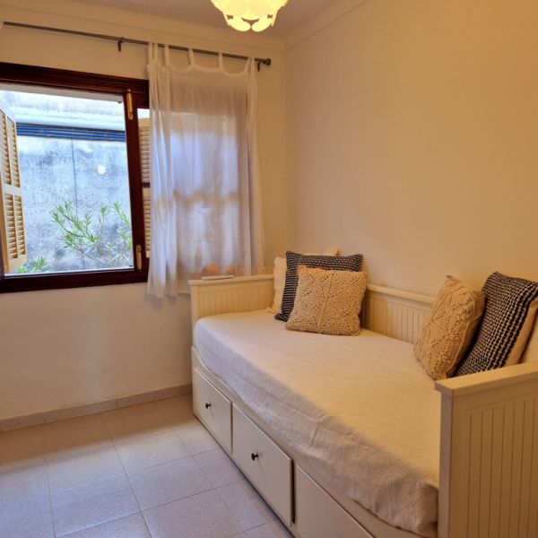 Ground-floor apartment for rent in Cala Mandia