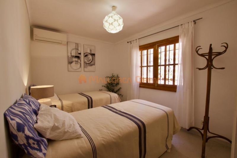Ground-floor apartment for rent in Cala Mandia