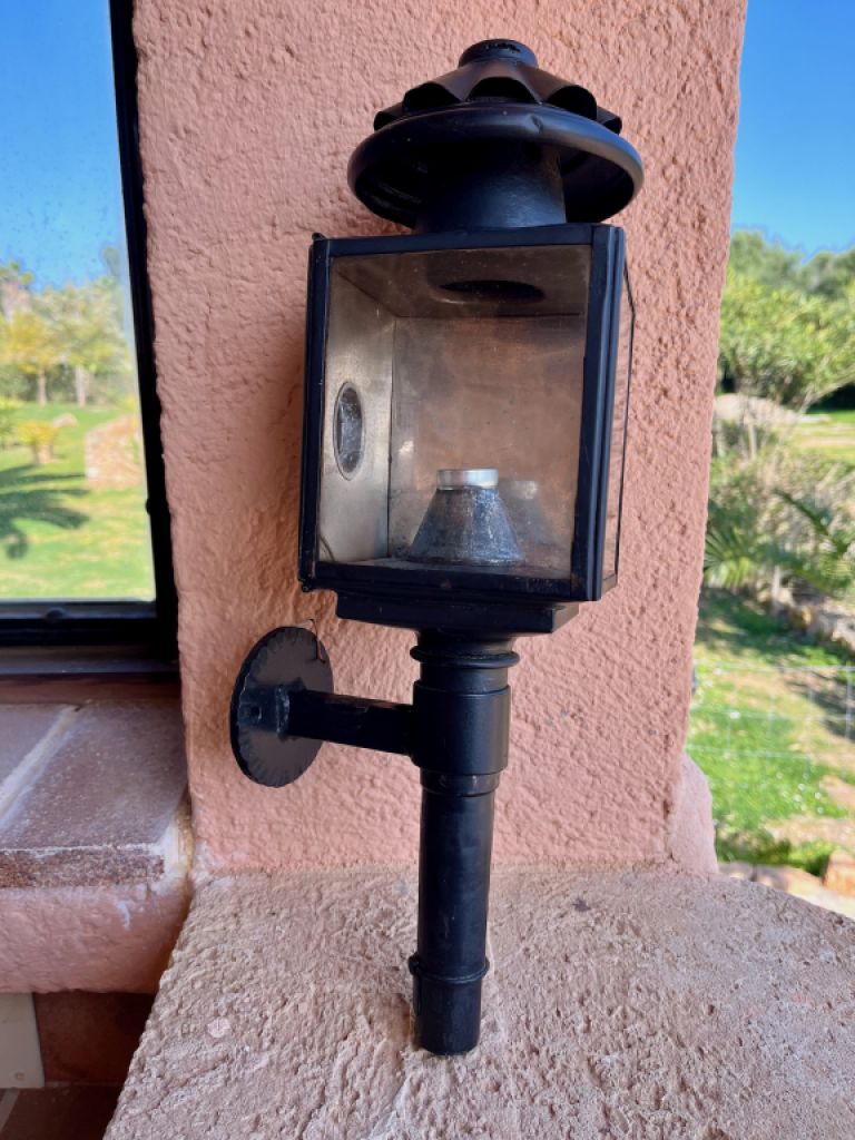 Two nostalgic Fiaker lamps – style with history!