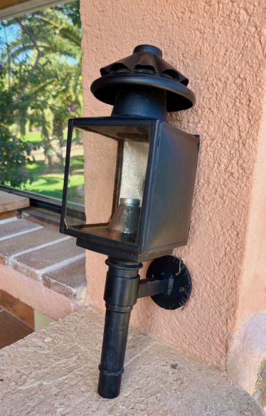 Two nostalgic Fiaker lamps – style with history!