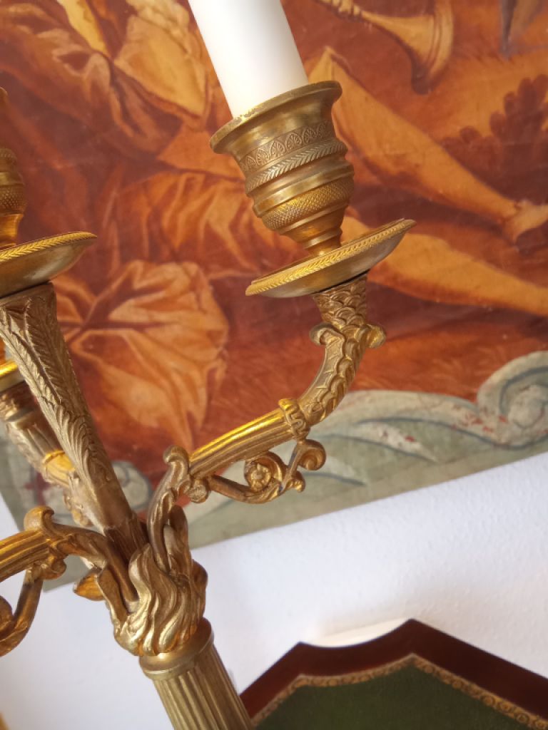 Zwei schwere Feuervergoldete "EMPIRE GIRANDOLEN" um 1820 aus Spanien, aus Adelsbesitz.