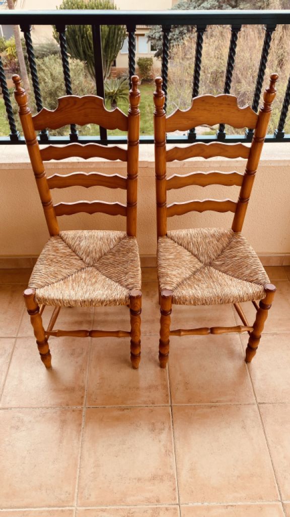 Zwei spanische Stühle für 50,00€
